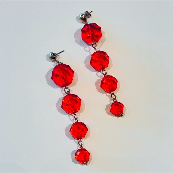 Red crystal earrings with gold hooks Vintagee - Picture 2 of 3